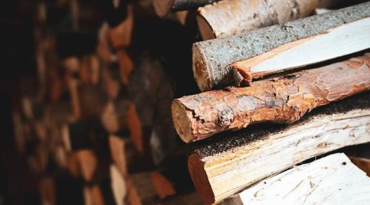 Hiba, amit mindenki elkövet: így romlik el a tűzifa hatásfoka