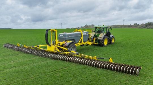 Precíziós műtrágyázás a gyökérzónában – itt a Bednar Neveon EE +VIDEÓ