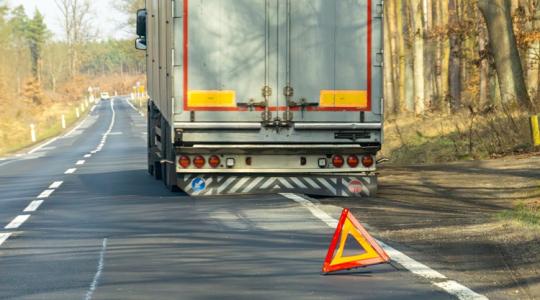 Úton vagy, szállítasz, ügyeket intézel? – jönnek az új közlekedési szabályok