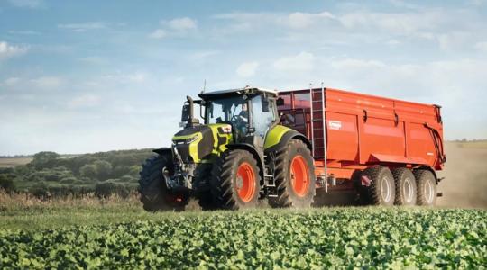 Új korszak kezdete a CLAAS AXION 9‑es traktorral +VIDEÓ