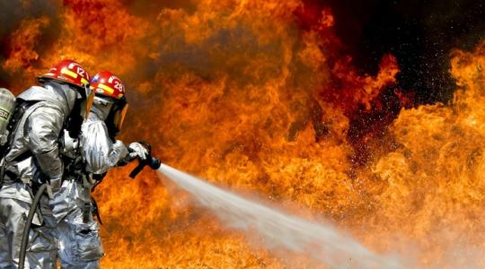 Pusztító üzemtűz a szomszédban