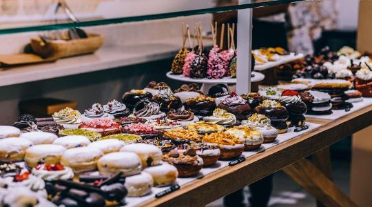 Ártalmas, de eladható: miért jövedelmező az egészségtelen élelmiszer?