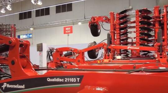 Dr. Borsiczky Istvánnal néztük meg a Kverneland újdonságokat az Agritechnicán