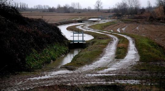 Milyen kölcsönhatás van a vízgazdálkodás és az üvegházhatású gázok között?