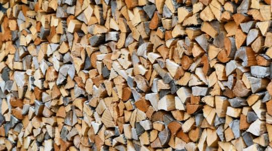 Meddig kell valójában száradnia a tűzifának? Nem legenda, hogy fél év is elég lehet