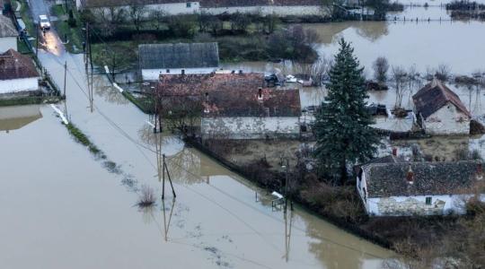 Árad az Ipoly: két határhoz vezető utat lezártak Nógrádban