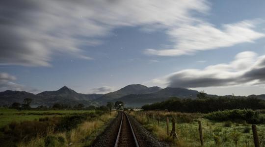 Kerítés a sínek mentén: kevesebb aggodalom, nagyobb biztonság