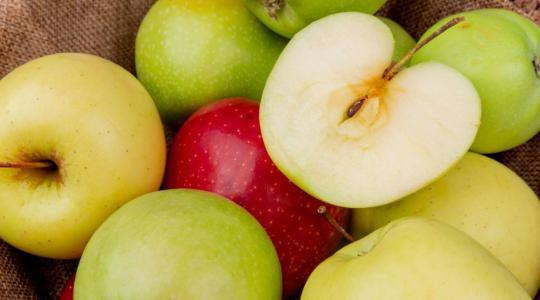 Rekordgyorsasággal zuhannak az almaárak