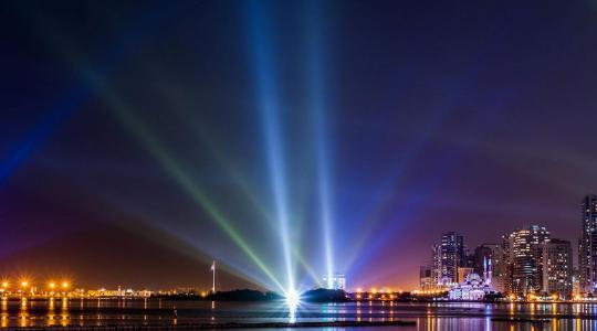 Börtönbüntetés járhat a karácsonyi lézerfények helytelen használatáért