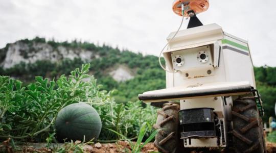 Száztizenöt robot egy könyvben – ha érdekel a jövő, ezt el kell olvasnod!