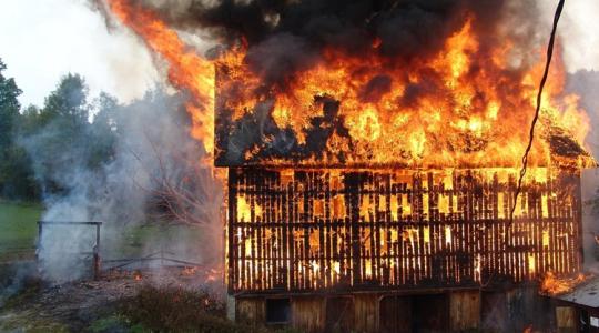 Szilveszteri rakéta égette le a farmot – megéri a szórakozás?