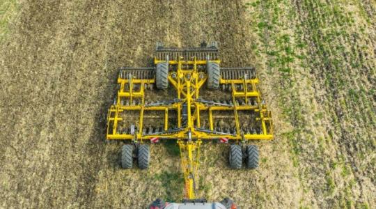 Új szintre lép a nagy teljesítményű tarlóhántás