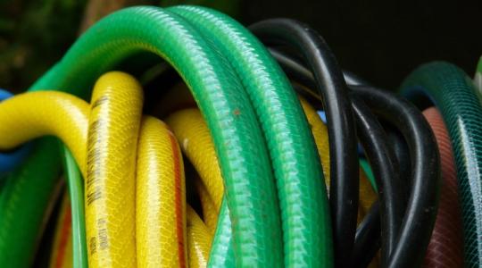 A kerti tömlő „téli halála”: 5 tárolási hiba, amitől megreped