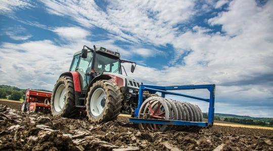 Uniós biztos: hosszú távon garantált marad a gazdák jövedelemtámogatása