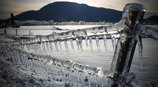 Támad az ónos eső: óriási területet boríthat be a jégpáncél