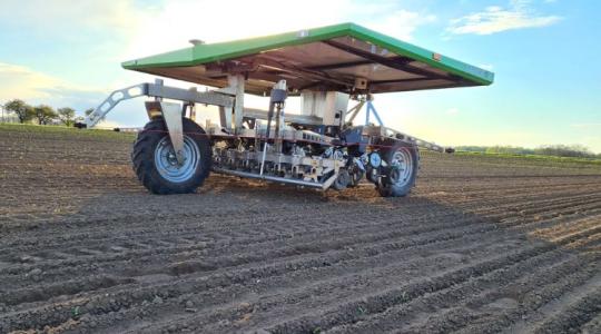 Megérkezett a robotbrigád: FarmDroid-offenzíva Franciaországban