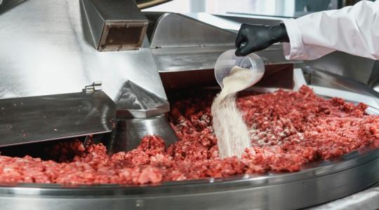 Két húsipari óriás egyesül, meglepő okok a háttérben