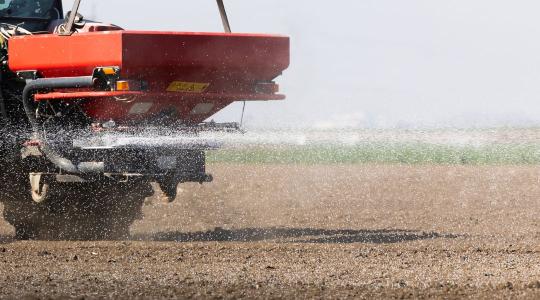 Energiaárak és bizonytalanság: újabb leépítés a román műtrágyagyártásban