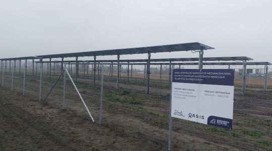 Kukorica és burgonya a napelemek árnyékában – 2026-ban indul a termesztés