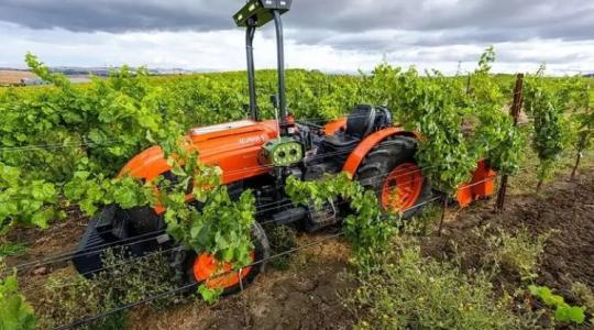 Kubota: Autonóm traktor és Transformer robot