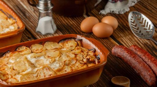 Pont olyan, mint a nagyié! A régi falusi rakott krumplik elfeledett trükkjei