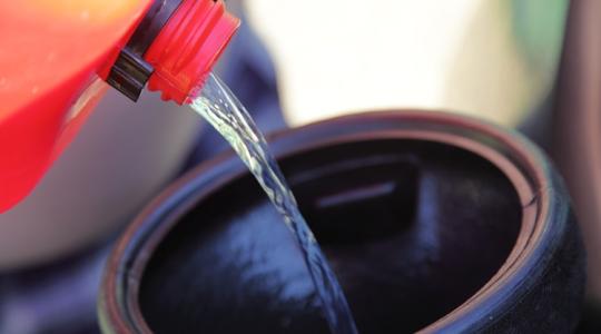 Rejtett kamerás felvétel: így lopták a dízelt a rendőrök +VIDEÓ