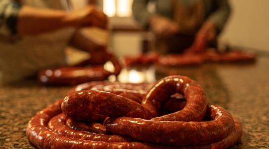 Hajnali pálinka, perzselés és sok munka: neked is hiányozna a magyarok kedvenc hagyománya?