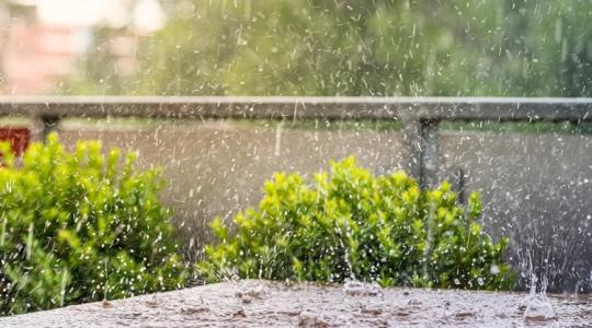 Már csak pár óránk maradt a nyugodt időből – jégdara és villámlás érkezik