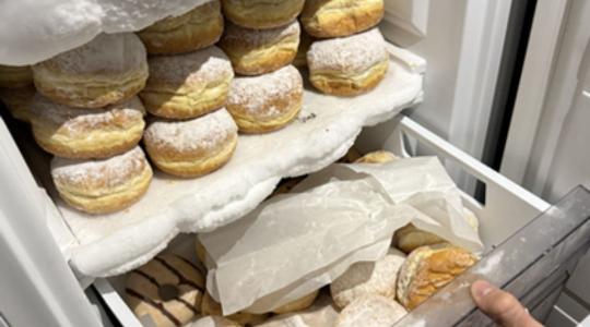 3 üzlet, 100+ kivont termék és 1 azonnali bezárás: szürreális állapotokat talált a hatóság