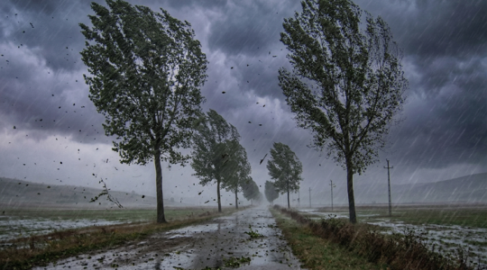 Nálam 2 fok, nálad 20: elképesztő hőkülönbséggel és viharos széllel jön a hétvége