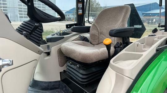 Tiszta fülke, egészséges otthon: Miért nem elég a porszívó a traktorba és a kanapéra?