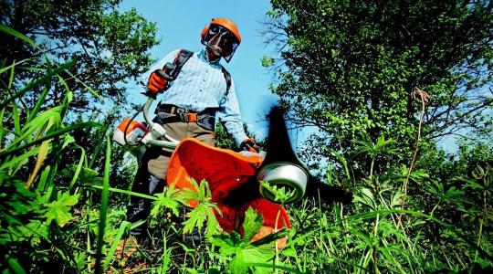 Kerti gépek februári karbantartása – akkumulátor, üzemanyag, szűrők