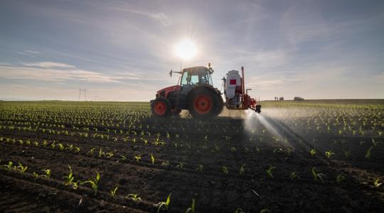 Hiába a 400%-os drágulás, Brüsszel újabb büntetővámmal sújtja a magyar gazdákat