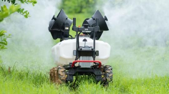 Spórolj a vegyszeren és a munkaerőn: Megérkezett a centiméterpontos XAG R200 rover