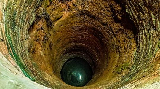 Drámai mentés a tízméteres kút mélyéről