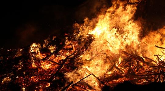 Tragédia a tanyán: esély sem volt kimenteni a sertéseket a porig égett istállóból