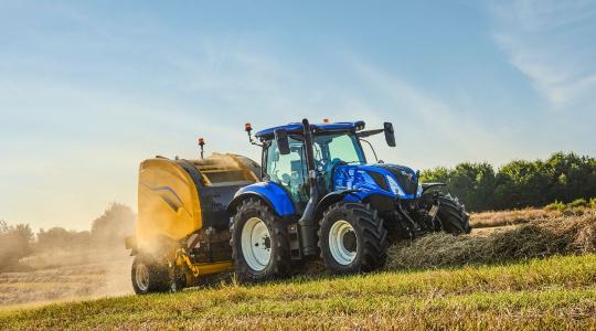 Nagy teljesítményű bálázás New Holland Roll-Belt Plus gépekkel
