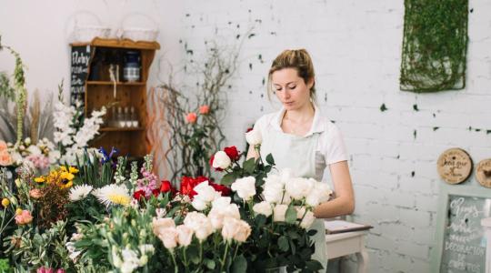 Virág, csoki, számla? Valentin-napra készül a NAV