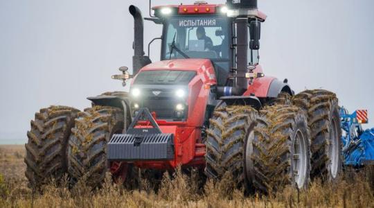Vége a kanyargós barázdáknak? Automata kormányzást kapnak az MTZ-k