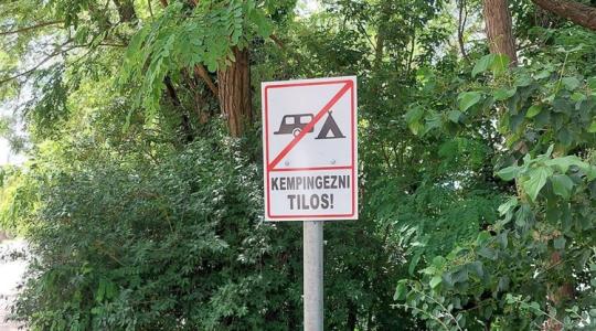 Kempingezhet-e a parton a horgász? Óriási vitát váltott ki a sátorozás