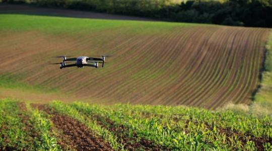 Hatalmas előrelépések a légi növényvédelemben – így változtatja meg a dróntechnológia a magyar agráriumot