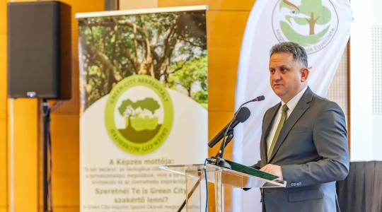 Milliárdok érkeznek most a kertészetekhez: ez menti meg a gazdákat