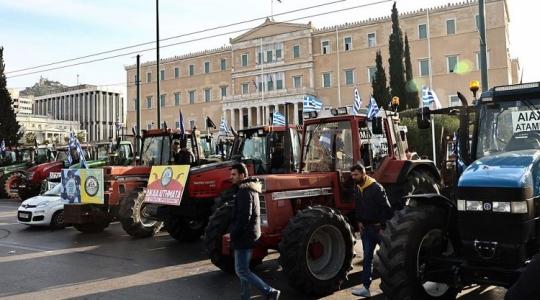A gazdák hatalmas fennakadást okoznak! Traktorokkal vonultak a főváros központjába tiltakozásként!
