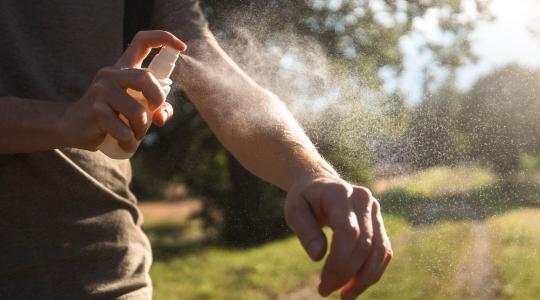 Hiába fújod magad, csak jobban vonzod őket? Sokkoló felfedezést tettek a szúnyogriasztókról