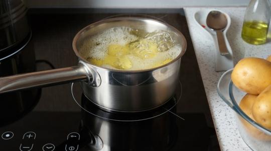 Krumplival a levéltetvek ellen? Bizony!