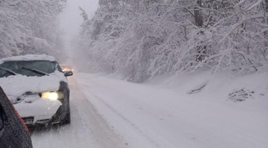 Kritikus hóhelyzet: eddig 30 cm, és a viharos szél hordja az utánpótlást is