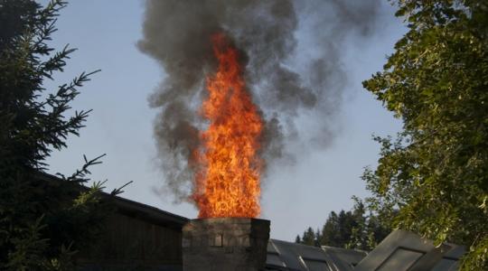 Hétvégi kéménytüzek: ha ilyen hangot hallasz, azonnal hívd a tűzoltókat!