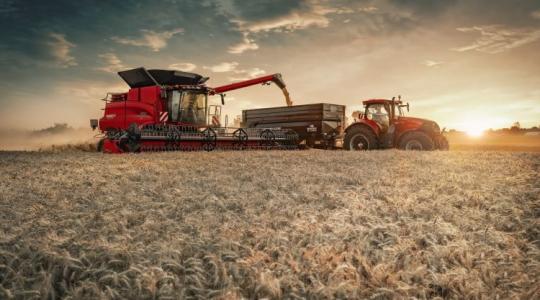 Új szintre lép a szántóföldi munka: Érkeznek a Case IH 2027-es betakarítógép-, bálázó- és traktorfejlesztései