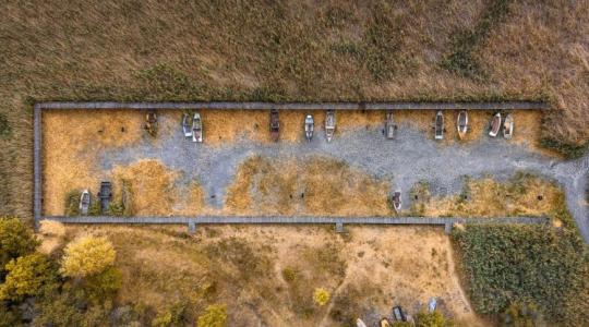 Túl a nádason – drámai fotókon mutatta meg a kiszáradó Velencei-tó rejtett arcát egy magyar fotográfus